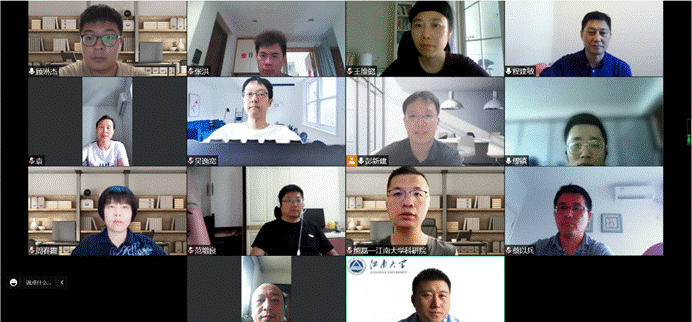 一群男人和女人在电视前描述已自动生成