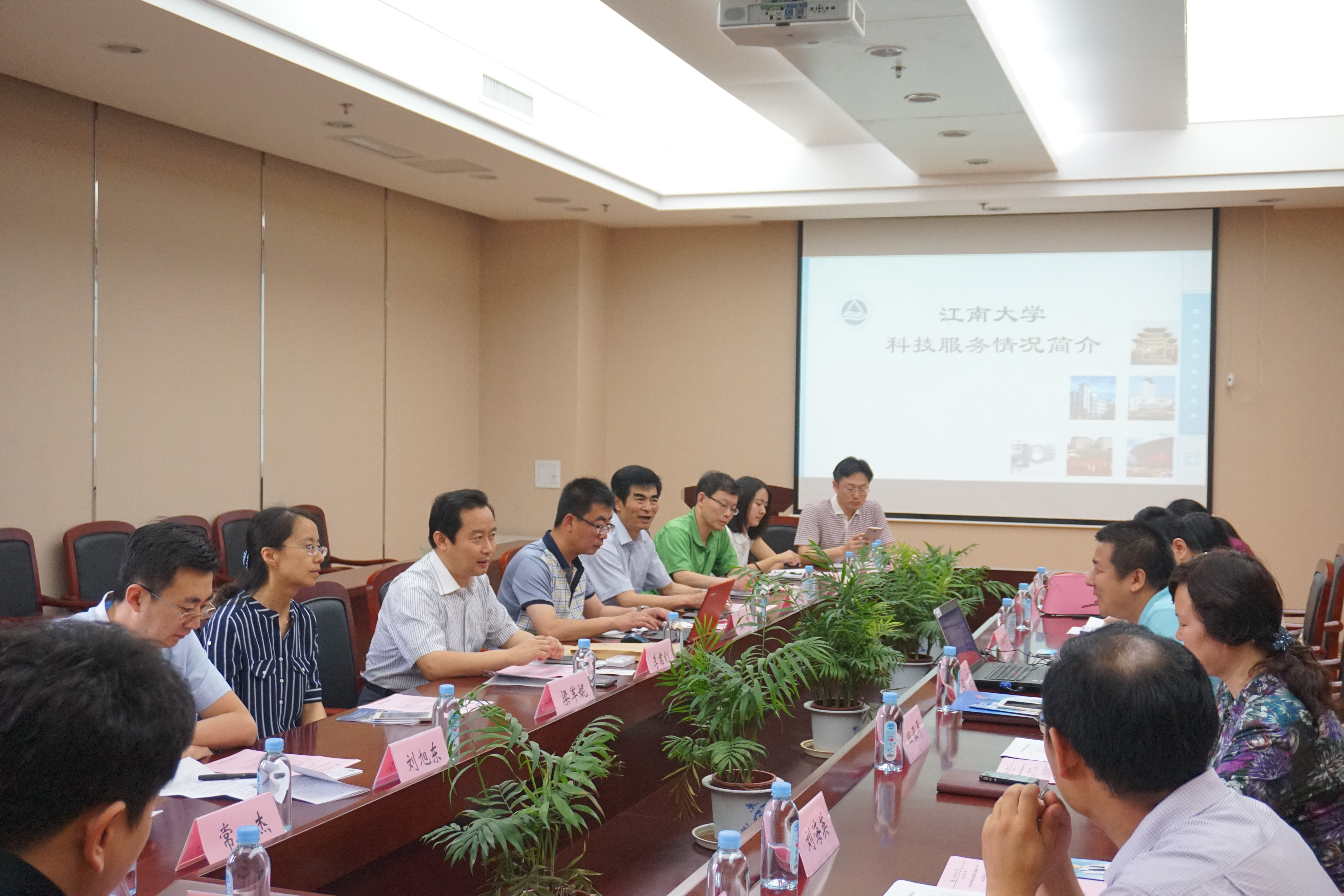 山东省荣成市科技局局长李君钊一行来访我校